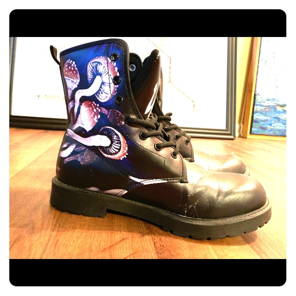 Noa Knafo vegan boots size 8! Send offers!!
